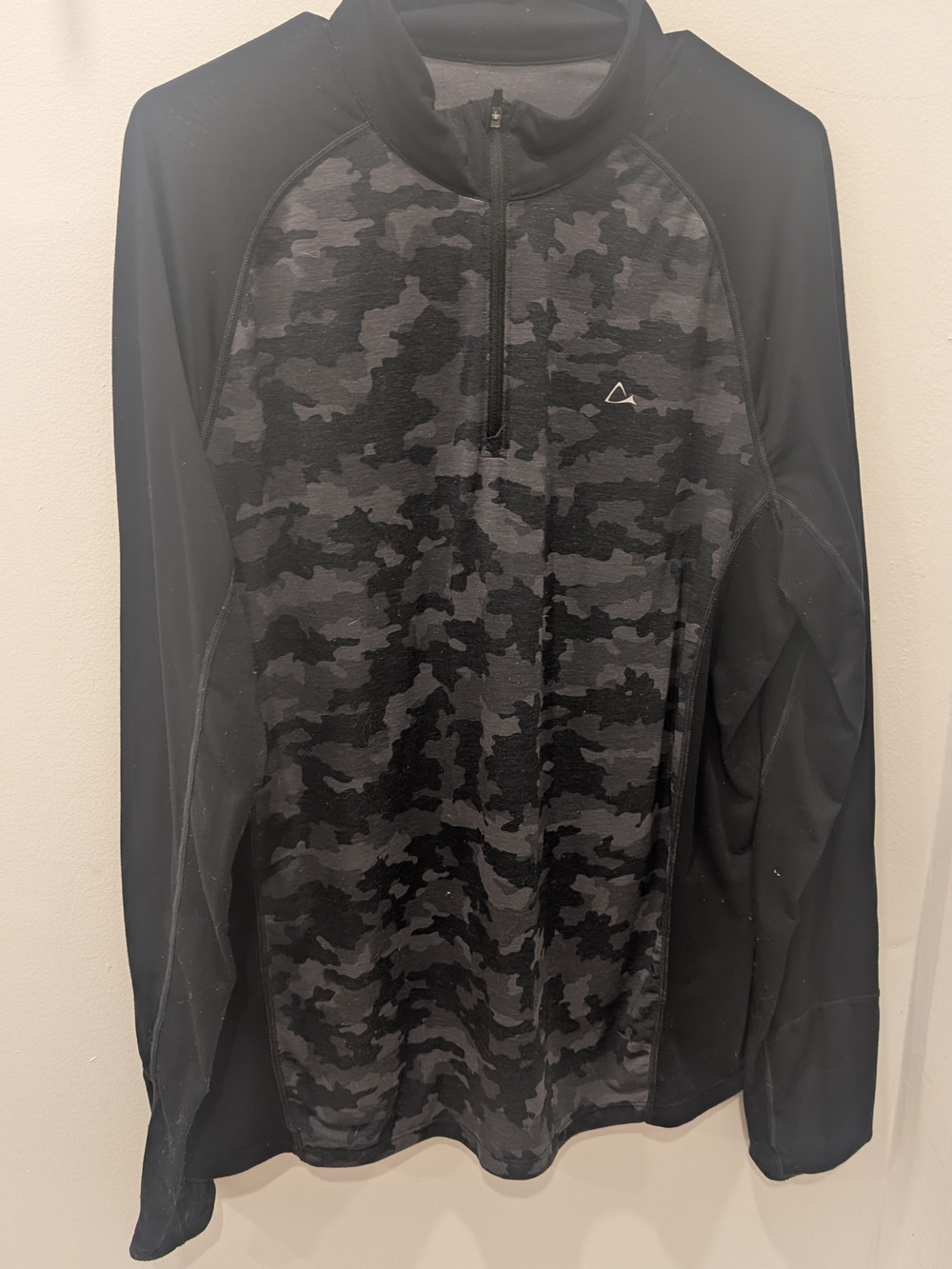 Paradox Women's Black & Gray Camo Half-Zip Scoop Pullover